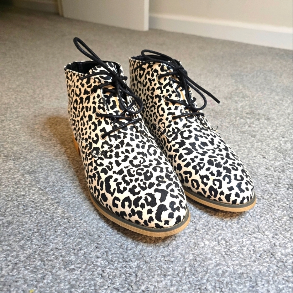 Animal Print Booties EUC Size 10 Trendy Fall Winter